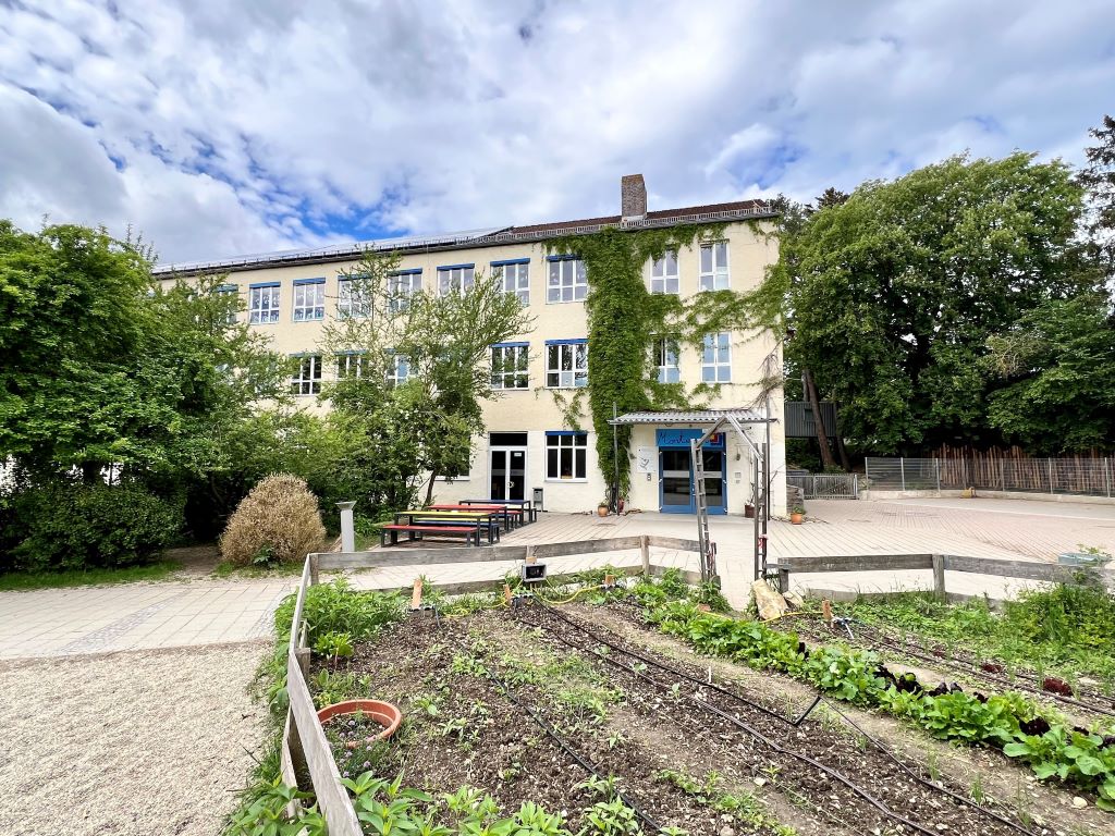 Schulhaus zu Pfingsten